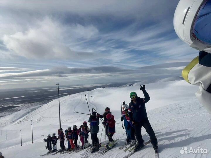 Инструктор по горным лыжам