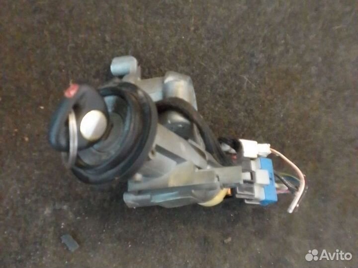 Замок зажигания Mitsubishi Carisma