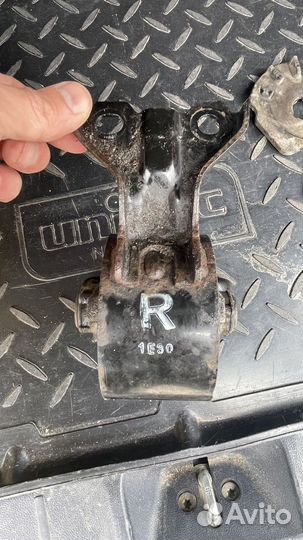 Подушка крепления двигателя mitsubishi asx 1.6