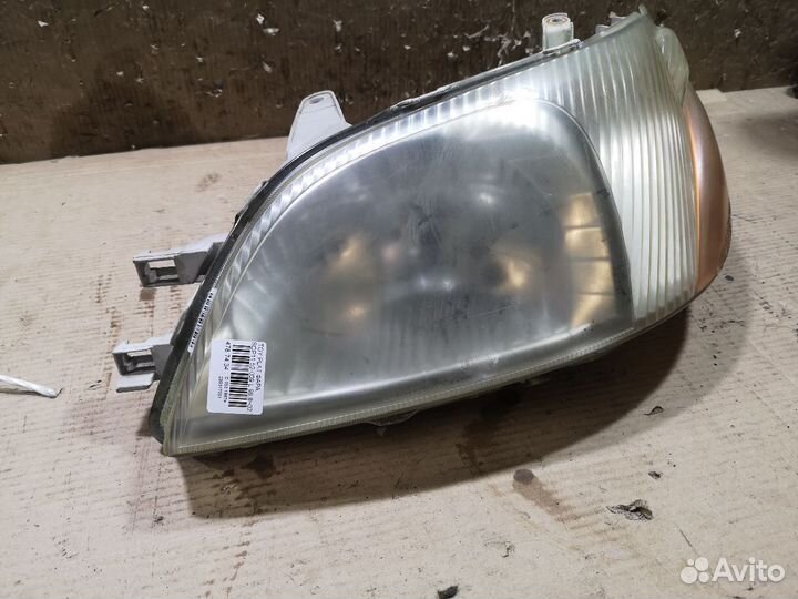 Фара левая Toyota Platz SCP11