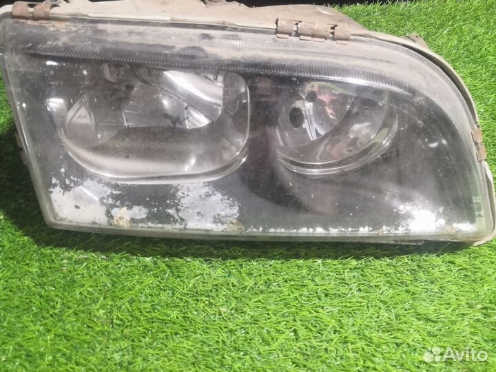 Фара передняя правая Volvo s40 1 дефект