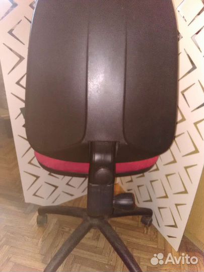 Стул кресло офисный на колесах