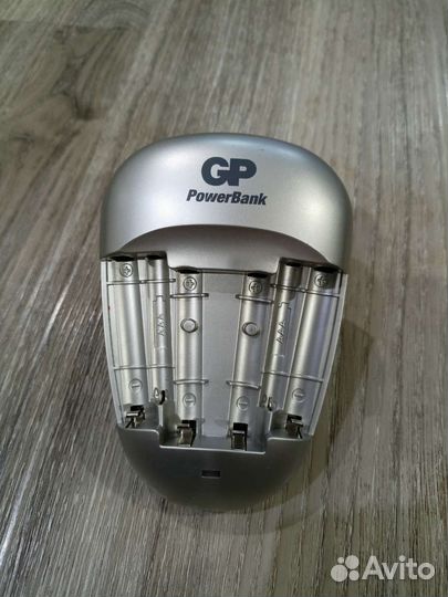 Зарядное устройство GP PowerBank для батареек