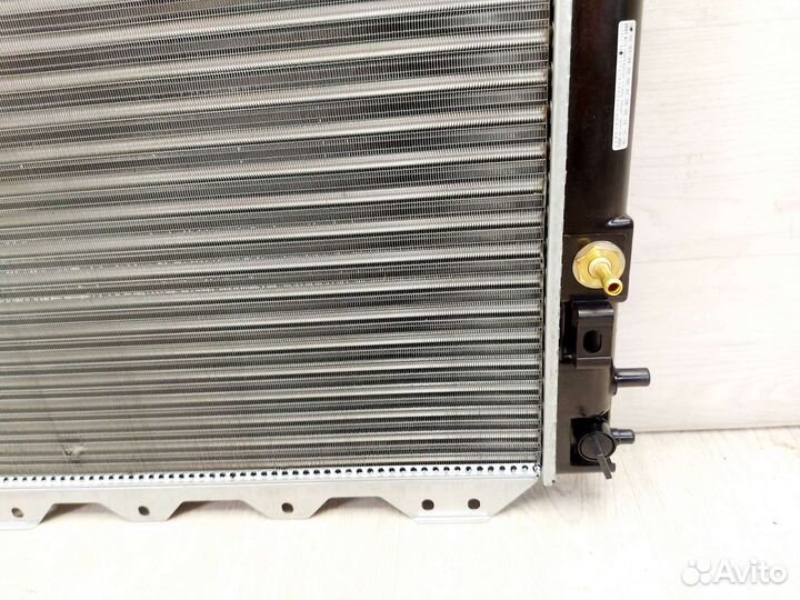 Радиатор охлаждения Chrysler PT Cruiser 2000-2010