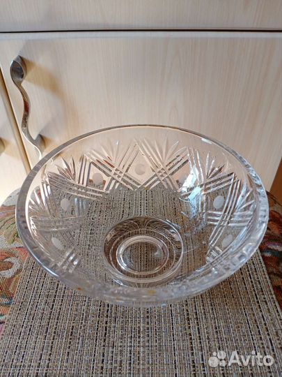 Хрустальные вазы и рюмки