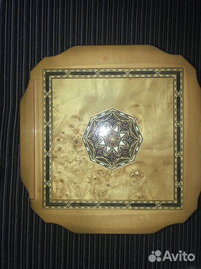 Столик для чтения Корана