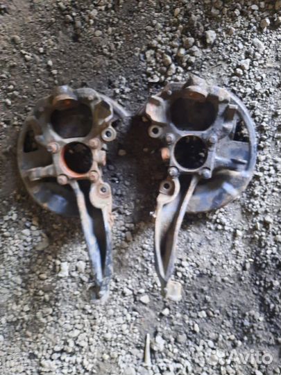 Кулак поворотный Range Rover Sport 1 L320