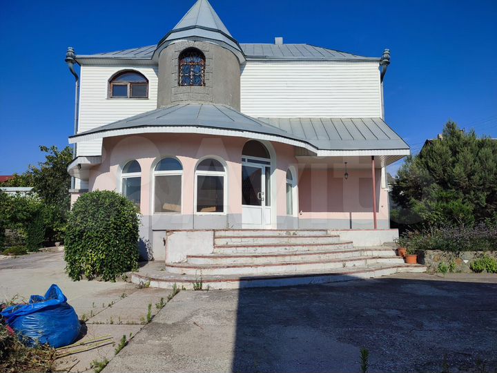 Дом 348 м² на участке 10 сот.