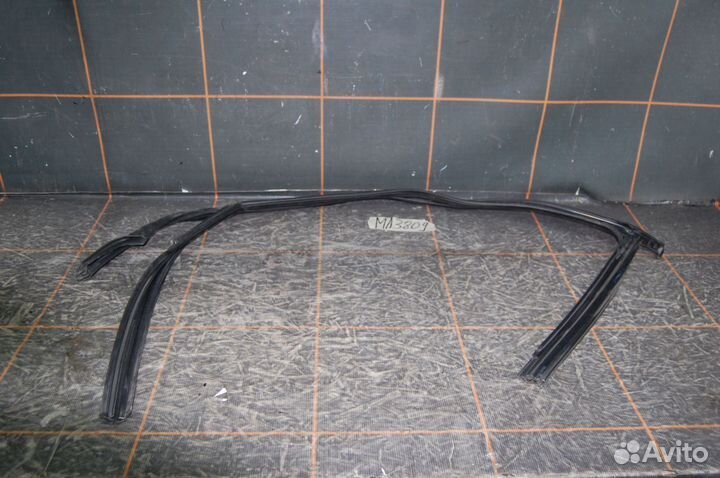 Уплотнитель двери передней -Mercedes-Benz GL- X166