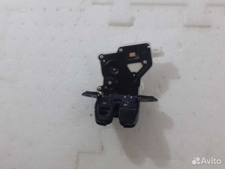 Замок крышка багажника Nissan Qashqai J11