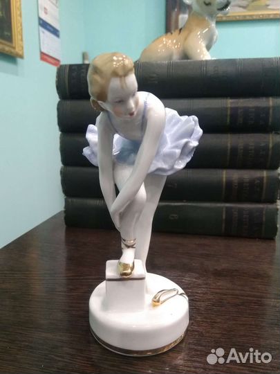 Фарфоровая статуэтка юная балерина
