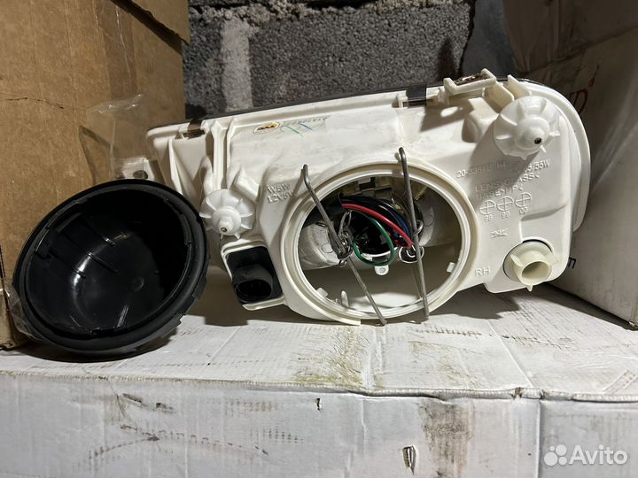 Фара правая на volkswagen vento