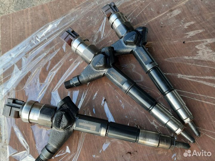 Форсунка дизельная Nissan x-trail t30 095000-0510