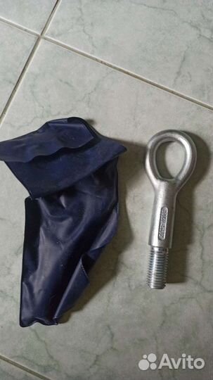 Болт буксировочный