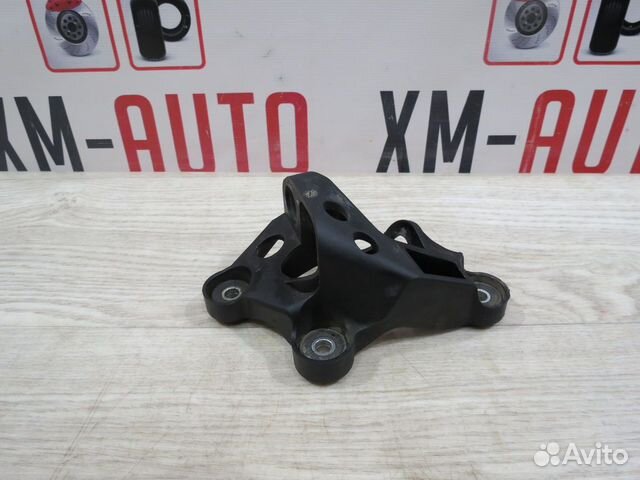 Крепление троса кпп Skoda Rapid