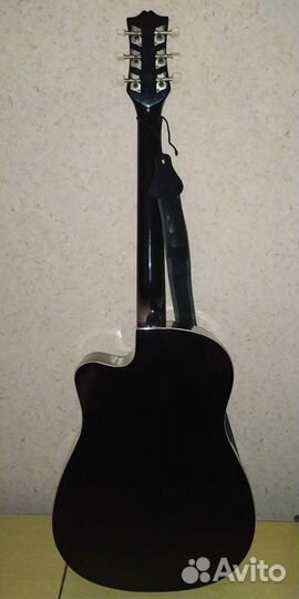 Акустическая гитара