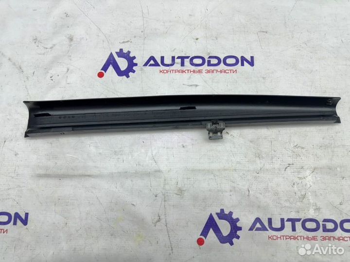 Накладка на порог наружная передняя левая Mercedes