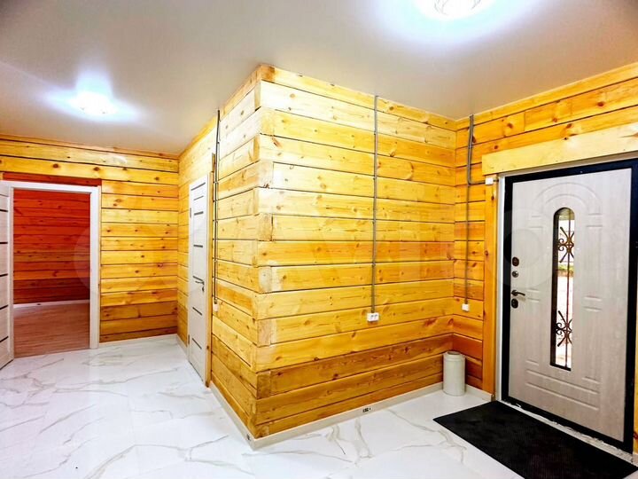 Дом 180 м² на участке 6,5 сот.