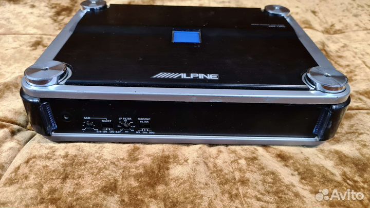 Сабвуфер и усилитель в автомобиль