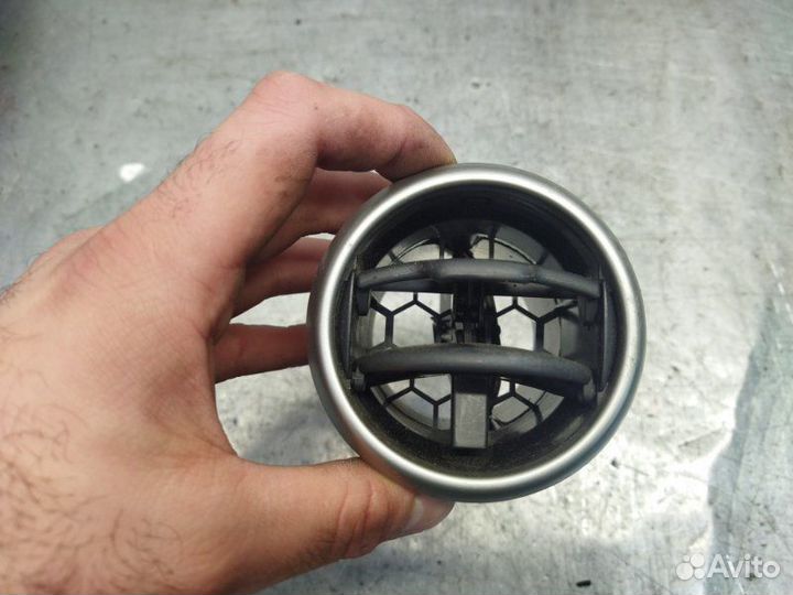 Дефлектор воздушный Nissan Qashqai J10 HR16DE 2008