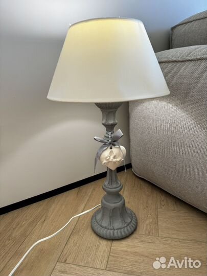 Лампа настольная