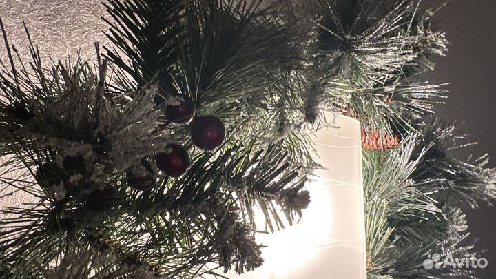 Гирлянда хвойная с шишкаии и ягодами