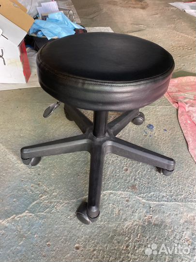 Стул для косметолога, бровиста, визажиста