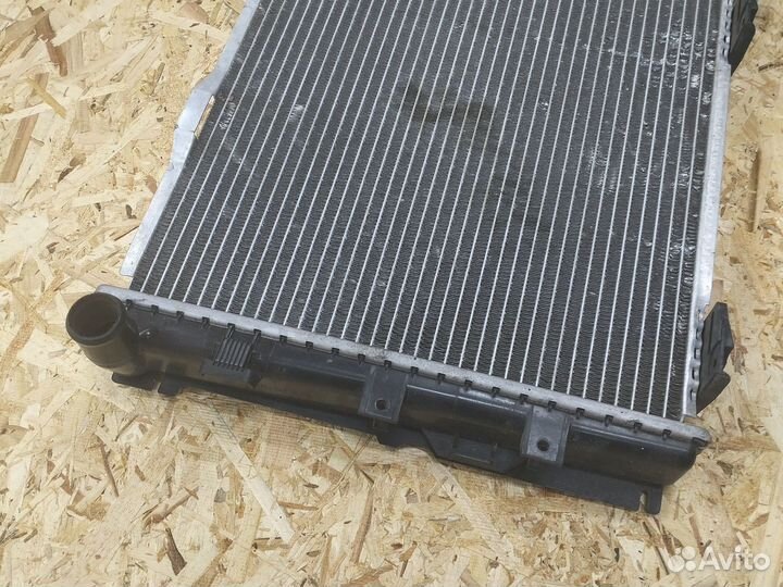 W124 радиатор охлаждения основной