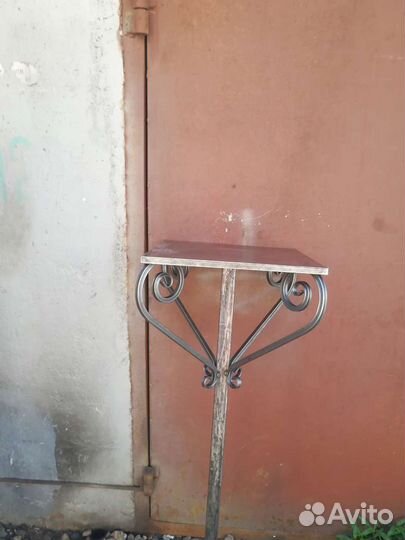 Столик кованный