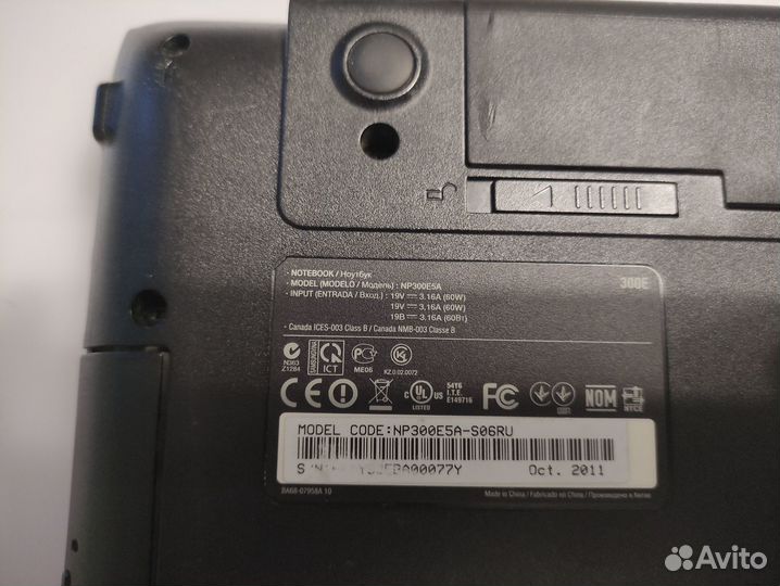 Ноутбук Samsung NP300E5A-S06