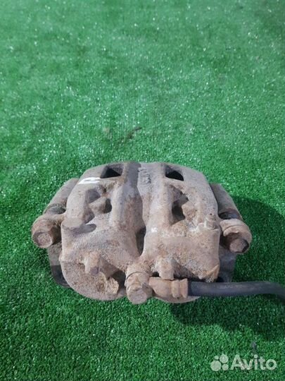 Суппорт тормозной передний правый Mitsubishi