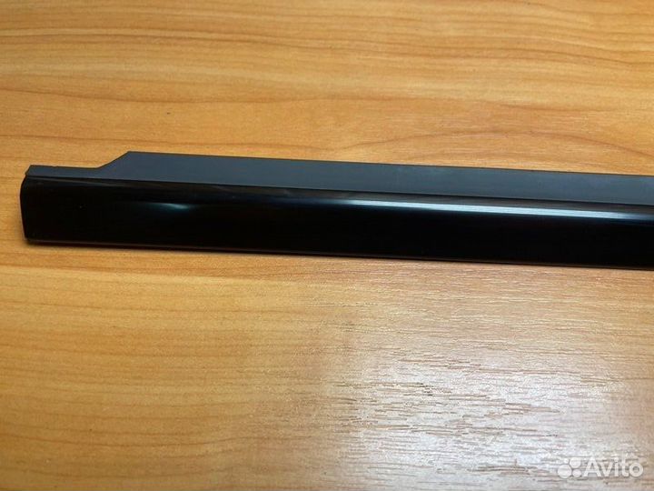 Молдинг двери передний левый Mercedes-Benz