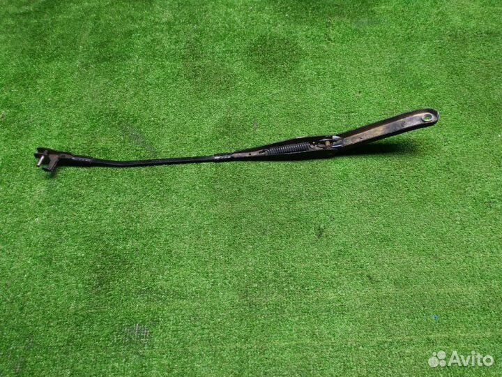 Поводок стеклоочистителя передний правый Ford