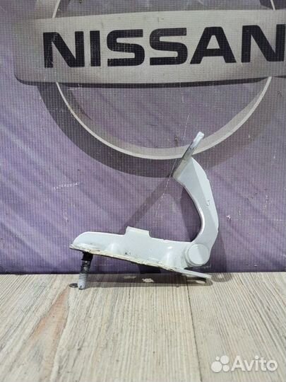 Петля крышки багажника infiniti QX60 Лев