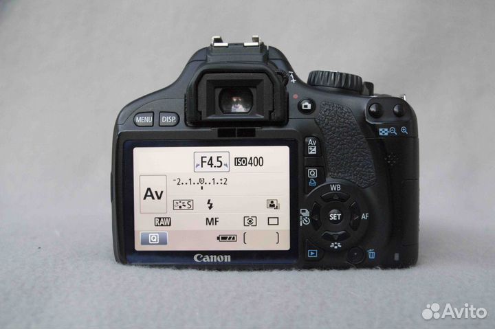 Зеркальный фотоаппарат Сanon eos 550d