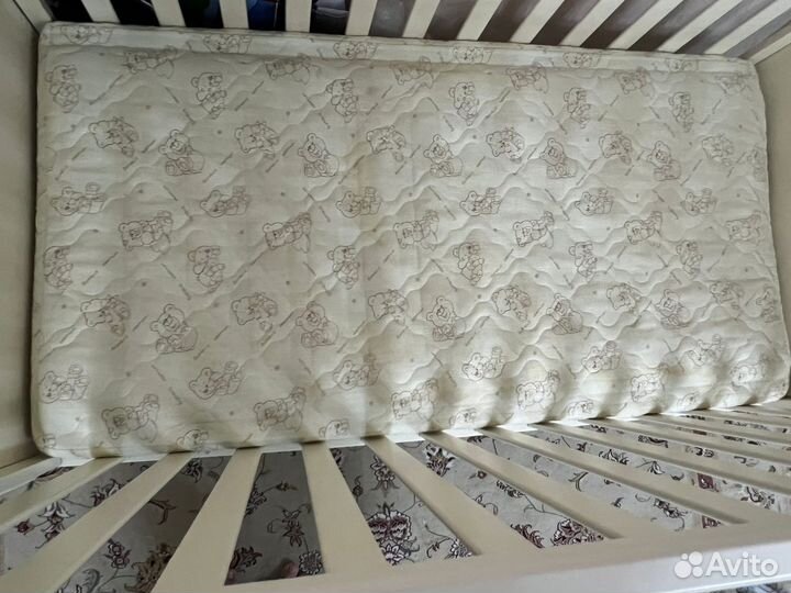 Детская кровать и ванночка