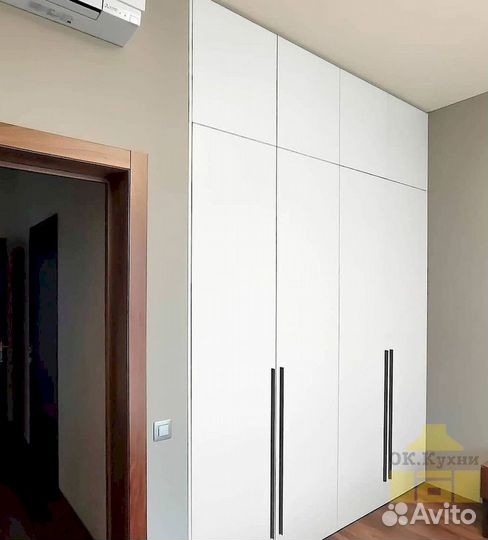 Шкаф с зеркалом