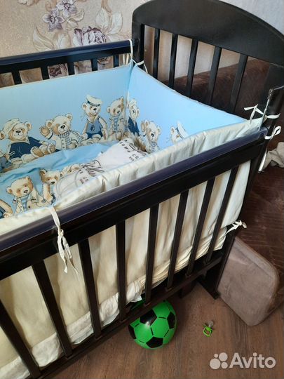 Детская кроватка с универсальным маятником