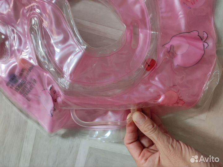 Пакетом Для малышей поильники, бутылочки и другое