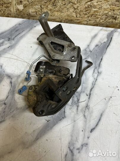 Задний левый замок двери хендай акцент 2