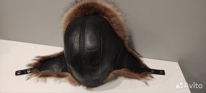 Мужская шапка с натуральным мехом енота