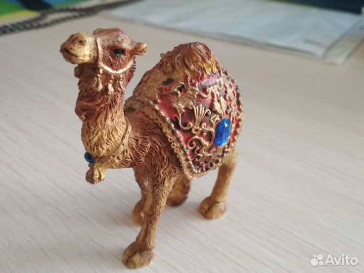 Фигурка верблюда
