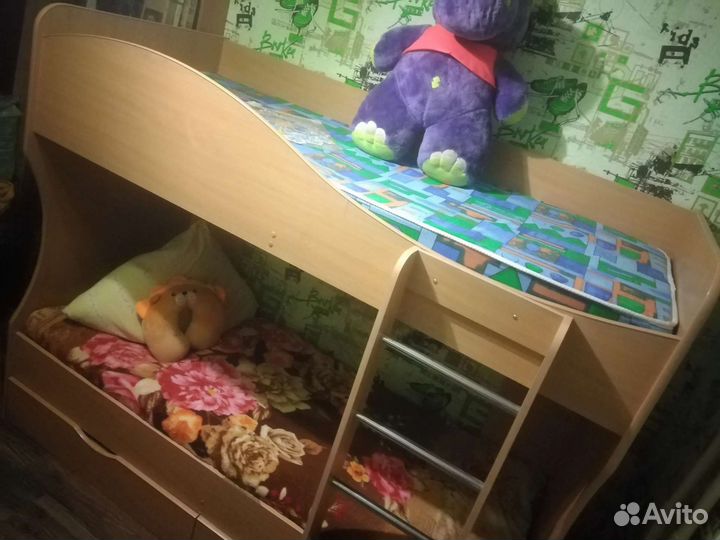 Двухъярусная кровать б/у с матрасами