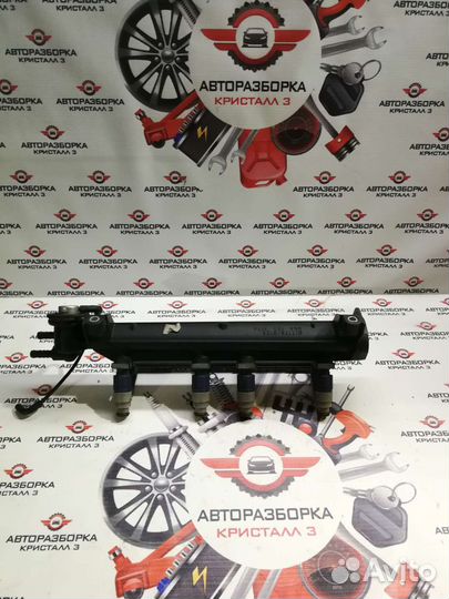 Рампа топливная Volkswagen Golf 4 2.0