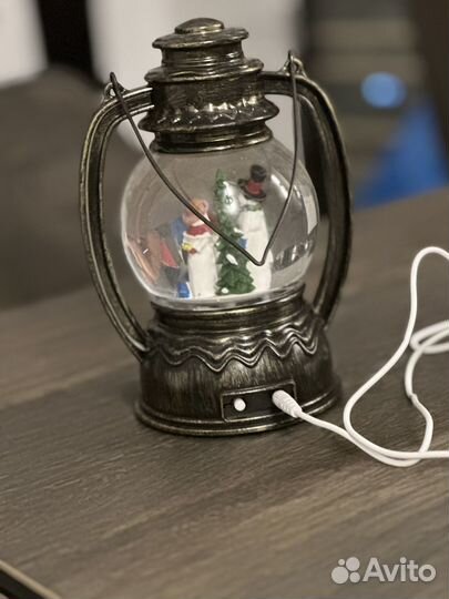 Новогодний фонарь со снегом