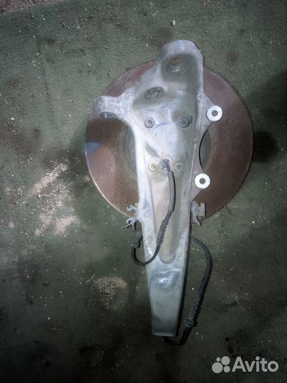 Кулак поворотный передний Bmw 7-Series F02