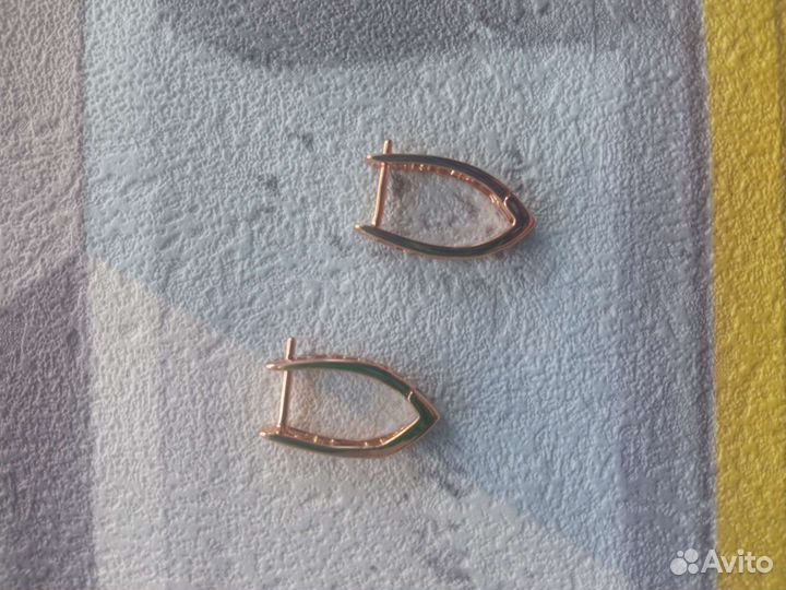 Небольшие серьги с покрытием под золото