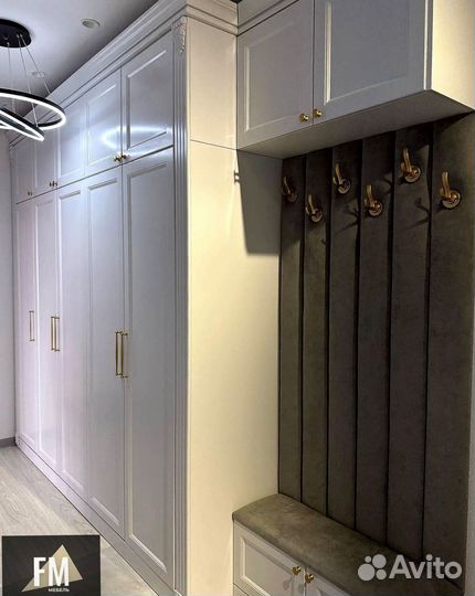 Книжный шкаф