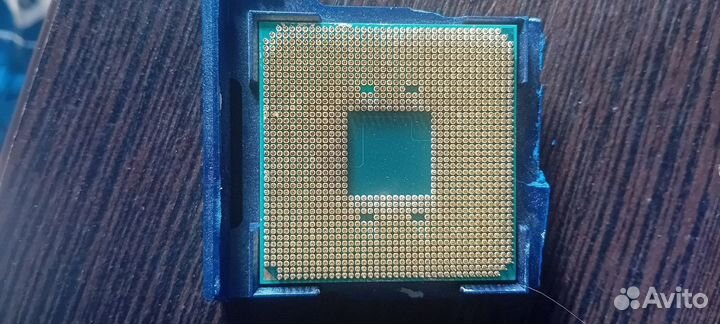 Процессор AMD Ryzen 3 2200G