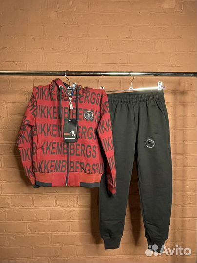 Костюм для мальчика новый 110см